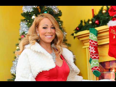VIDEO : Mariah Carey has real reindeer at Christmas