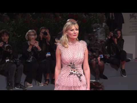 VIDEO : Kirsten Dunst reportedly pregnant with first child