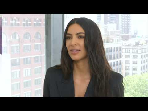 VIDEO : Kim Kardashian Discusses The Difficulty Of Bleaching Her Hair