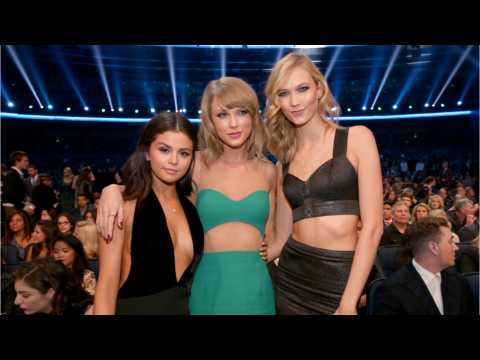 VIDEO : Selena Gomez & Karlie Kloss Wish Taylor Swift A Happy Birthday