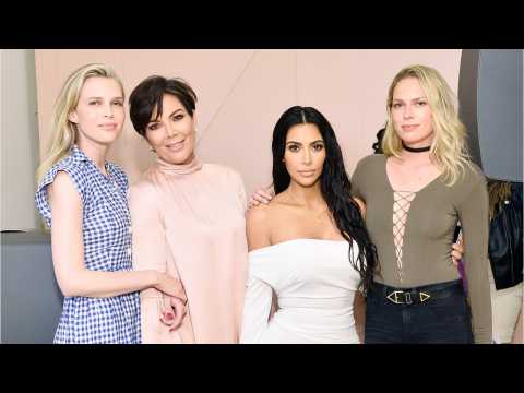 VIDEO : The Kardashian Family Is Releasing A Christmas Card A Day