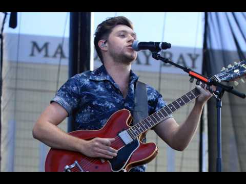 VIDEO : Niall Horan to start work on album two in 2018