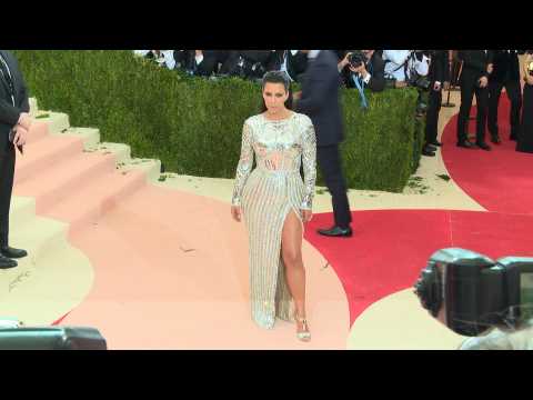 VIDEO : Kim Kardashian rêve d'assister au mariage royal du prince Harry et Meghan Markle!