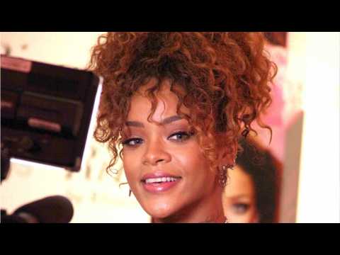 VIDEO : Rihanna Personally Responded To Fenty Beauty Complaint