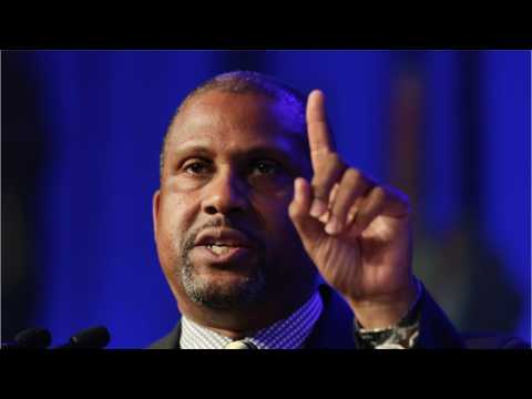 VIDEO : Tavis Smiley Loses Tour Producer Amid Sexual Misconduct Claims