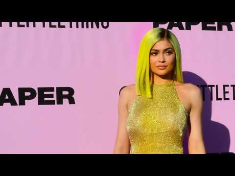 VIDEO : Kylie Jenner Shows Off New Coachella Hair On Instagram