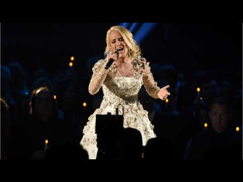 VIDEO : Carrie Underwood Shows Her Face At ACM Rehearsal