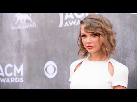 VIDEO : Taylor Swift's Stalker Fell Asleep In Her Bed