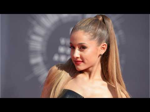 VIDEO : Ariana Grande Shows How She Flew In 