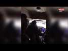 Un chauffeur de minibus sans permis prend la fuite avec des passagers à bord (Vidéo)