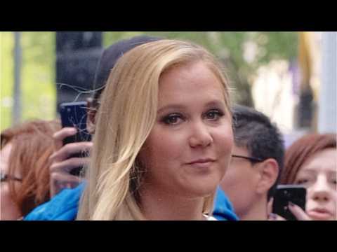 VIDEO : Amy Schumer Recovering From Kidney Infection