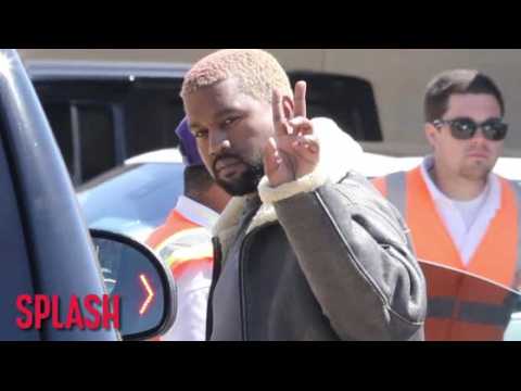 VIDEO : Kanye West praises paparazzi