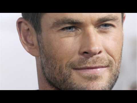 VIDEO : Chris Hemsworth Says It's Matt Damon's Fault