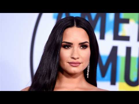 VIDEO : Demi Lovato Claps Back