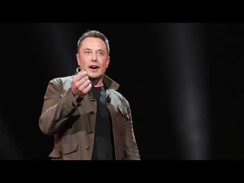 VIDEO : Elon Musk Use To Be Bullied In School
