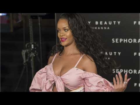 VIDEO : Rihanna Teases New Fenty Products In Vogue Makeup Routine Video