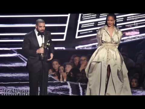 VIDEO : Rihanna annonce qu'elle et Drake ne sont plus des amis