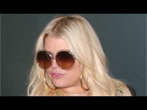 VIDEO : Fans React To Jessica Simpson's Makeup Free Selfie