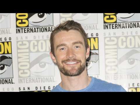 VIDEO : Robert Buckley Marries Jenny Wade