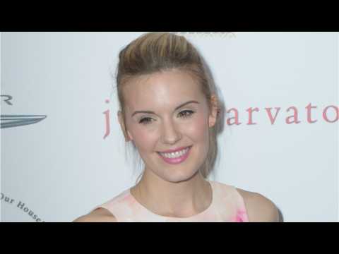 VIDEO : Maggie Grace Says 'Fear The Walking Dead' Bears Similarities To 'LOST'