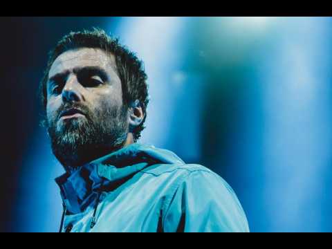 VIDEO : Liam Gallagher can't perform without autocue
