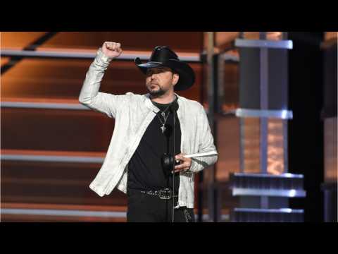 VIDEO : Emotional Jason Aldean Wins ACM Entertainer Of The Year