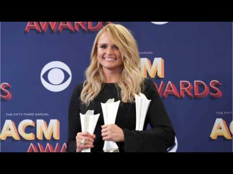 VIDEO : Miranda Lambert Sets Country Music Awards Record