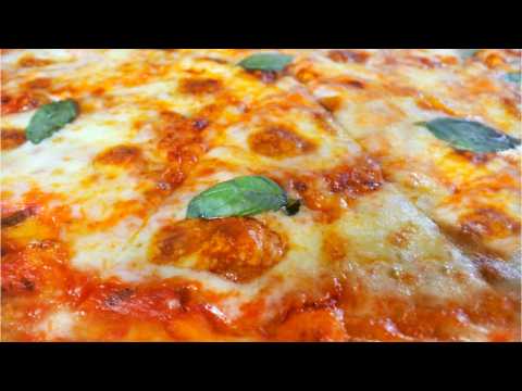 VIDEO : Costco's Pizza Making Robot Secrets