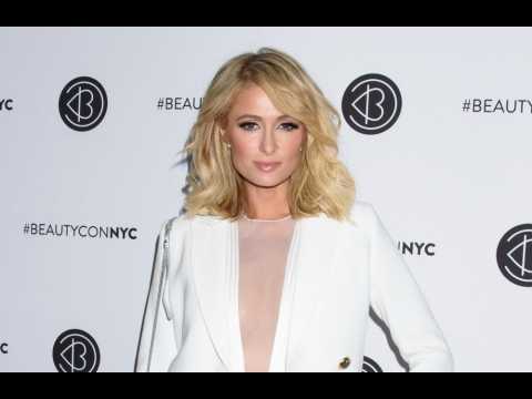 VIDEO : Paris Hilton has picked a wedding dress