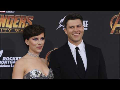 VIDEO : Scarlett Johansson Can't Stop Gushing Over Colin Jost