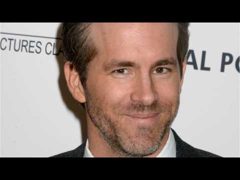VIDEO : Ryan Reynolds, Hugh Jackman Continue Fake Feud