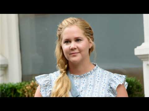 VIDEO : Amy Schumer Hospitalized
