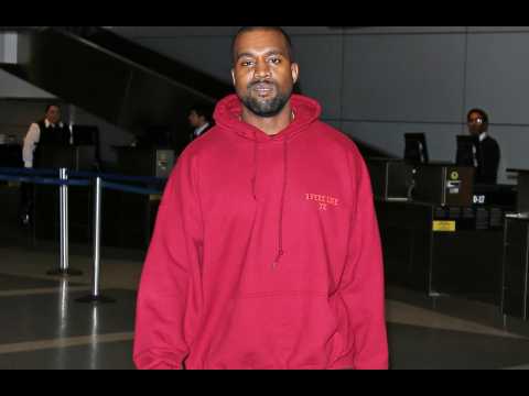VIDEO : Kanye West shares book excerpts on Twitter