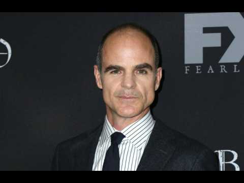 VIDEO : Michael Kelly finds House of Cards strange without Kevin Spacey