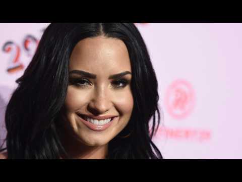 VIDEO : Demi Lovato Says She's Clean And Sober, But That's It For Now