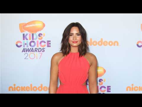 VIDEO : Demi Lovato Asks For Privacy