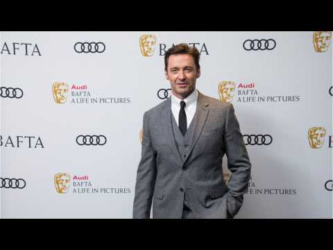 VIDEO : Outlet Mistakes Hugh Jackman For Robert Downey Jr. In Ryan Reynolds Holiday Picture