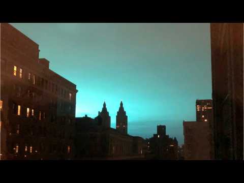 VIDEO : Blue Light Mystery In NYC
