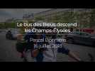 La bus des Bleus descend les Champs-Elysées
