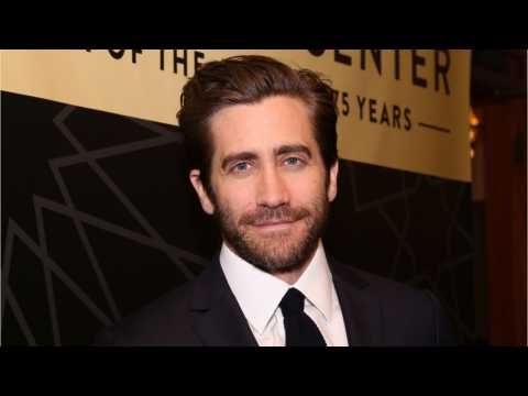 VIDEO : Pictures of Jake Gyllenhaal and New Girlfriend Released