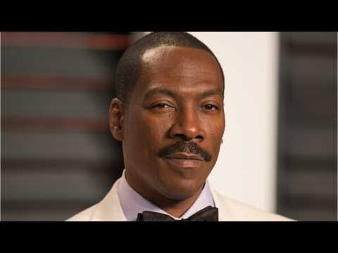 VIDEO : Eddie Murphy And All Ten Of His Children Got Together For Christmas