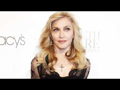 VIDEO : Madonna Replies To Rumors About Her Bum