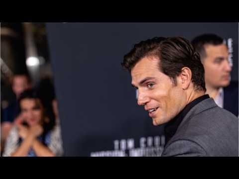 VIDEO : Henry Cavill Gets Fans Excited For 'The Witcher'