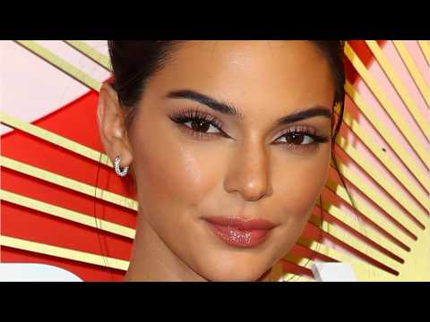 VIDEO : Fans Of Kendall Jenner Feel Duped