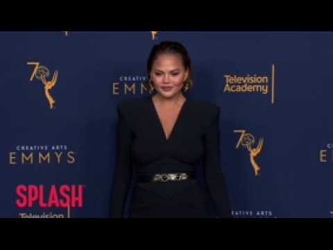 VIDEO : Chrissy Teigen Learning To Accept Her Body