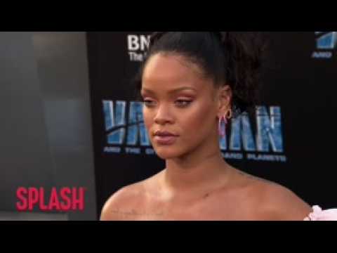 VIDEO : Rihanna Is Suing Her Father For Exploiting Her Name