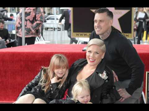 VIDEO : Pink remercie sa famille aprs avoir reu son toile sur la Hollywood Walk of Fame