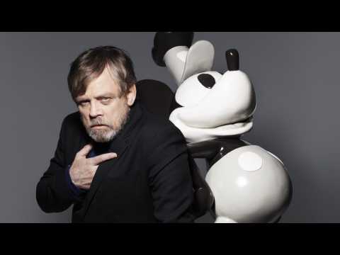 VIDEO : Mark Hamill Replies To Fans Wanting Him To Reveal Spoilers