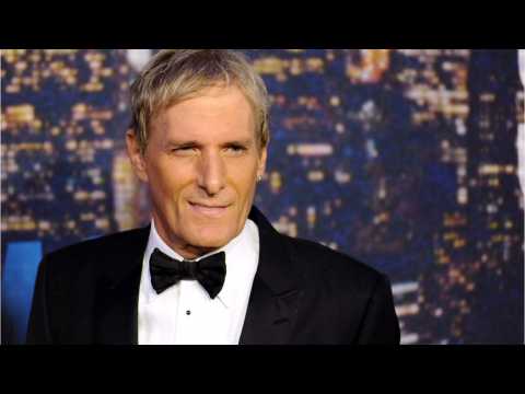 VIDEO : Did Michael Bolton Fall Asleep During A Live TV Interview?
