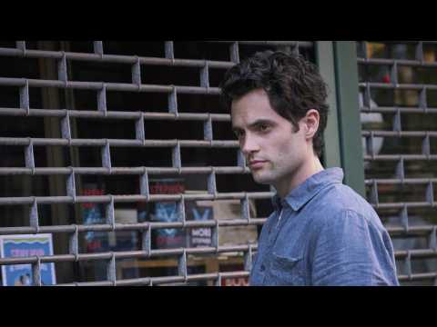 VIDEO : Penn Badgley Warns Fans To Not Romanticize His Character